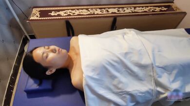 稀有题材大尺度芳草冰恋高颜值模特美女酒店被杀被猥琐光头胖哥淫猥奸尸《胆小慎入》